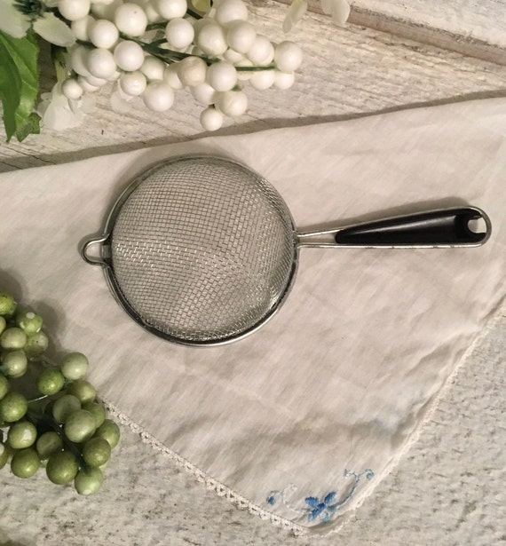VINTAGE Mini Sieve, Hand Sifter, Tea Strainer, Flour Sifter, Kitchen  Gadget, Black Handle, Vintage Gadget - Etsy