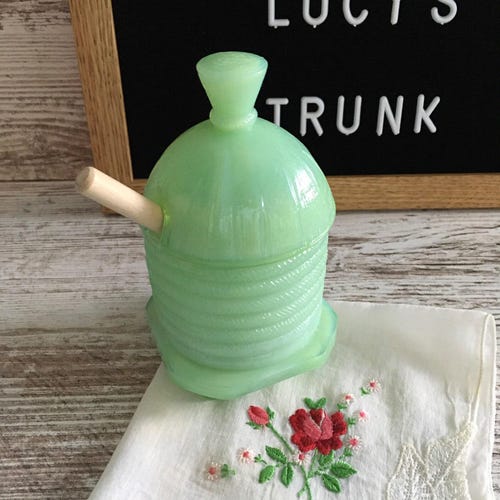 手作りの緑の蜂の巣の陶器の花瓶、素朴な緑の花瓶、陶器の緑の