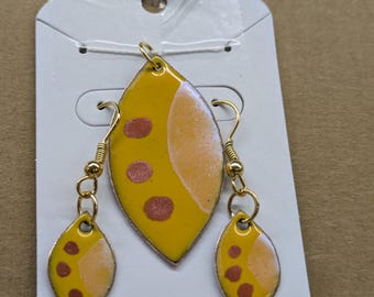 Glass Enameled Shuttle-Shaped Pendant & Earrings #461