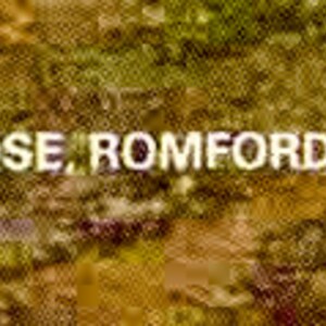 Puede incluir: La imagen muestra la palabra "ANABAS" en letras blancas. Debajo, la direcci&oacute;n "BRIDGE CLOSE, ROMFORD, ESSEX, RM7 0AU, ENGLAND" tambi&eacute;n en blanco. El fondo es borroso, texturizado y de color terroso.