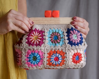 cream crochet evening clutch, vintage granny square pouch, crochet bag with wooden clasp and orange beads, vintage crochet purse kiss lock