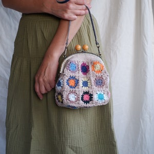 Crochet purse with strap, chic granny square pouch, small crochet bag with clasp