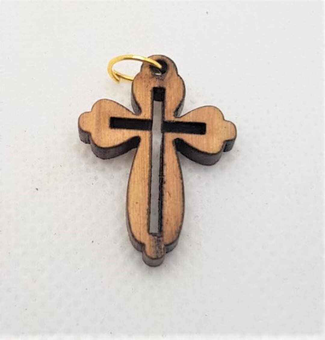 Ciondolo Croce In Legno D'Ulivo Fatto A Mano Con Taglio Laser - Made In Jerusalem - 50cross