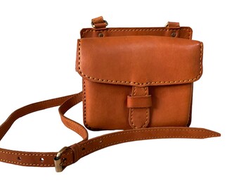 Vintage 1970’s leather, cross body messenger/handbag.