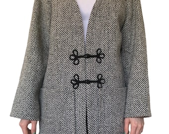 Vintage 1970/80’s JUNIOR LOOK oversize coat with Pankou Knot buttons. Size 9-10 AU.