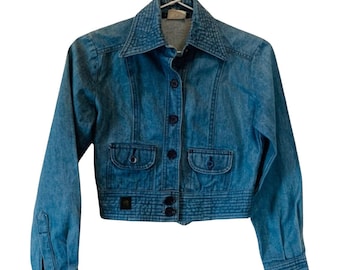 Vintage 1970’s AMCO crop denim jacket. Says size 10 girls, more like a small 5 to 7 year old or size 6 women’s.