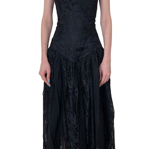 Vestido de fiesta de graduación vintage de malla negra y encaje de los años 80 sin tirantes. Talla 8AU.