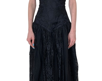Vintage 1980’s black mesh and lace strapless Prom-Party dress. Size 8 AU.