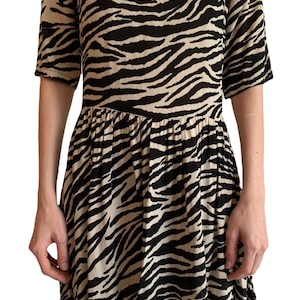 Vintage 1990’s zebra print cotton dress. Size 8 AU.