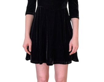 Vintage 1990’s/Y2K black velvet fit & flare mini dress. Size 8 AU