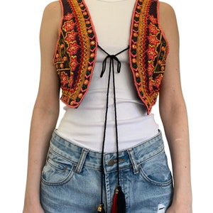 Vintage 1990’s embroidered crop vest. Size 8 AU.