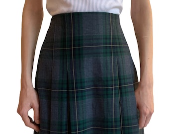 Vintage 1990’s tartan oldskool wool skirt. Size 6/8.