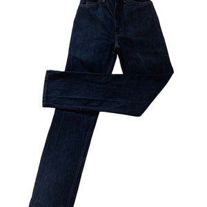 Vintage 1980’s student fit straight leg Levi’s. Size 6 AU.