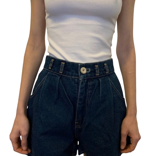 Vintage 1980’s high waisted ‘Faberge’ denim shorts. Size 6.