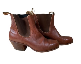 Iconic vintage 1970’s genuine RM Williams cuban heel ankle boots. Size 7C men’s.