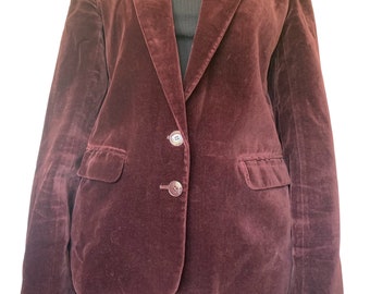Vintage 1970’s burgundy velvet blazer. Size 9 AU