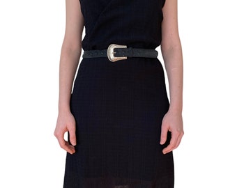 Vestido midi de corte y vuelo negro vintage de los años 90. Tamaño 8-9 es