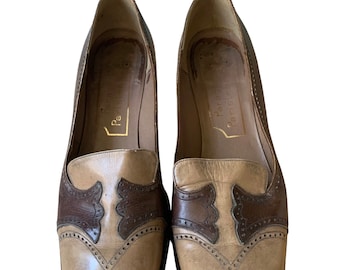 Vintage 1960’s square toe Brogue pumps. Size 7.5 AU