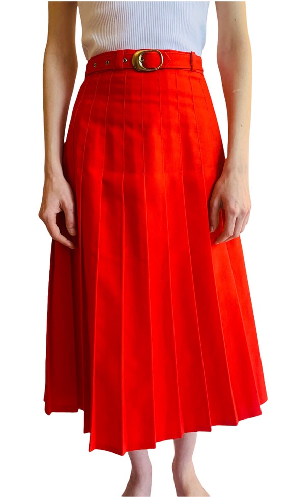 Vintage 1960/70’s full pleat red skirt. Size 8 AU. - Gem