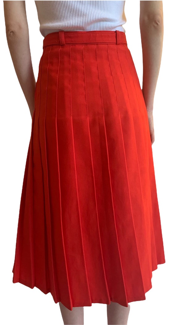 Vintage 1960/70’s full pleat red skirt. Size 8 AU. - Gem