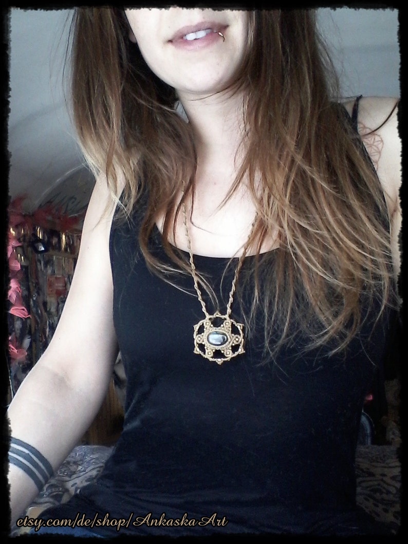 Makramee Necklace with Labradorite and messing Pearl