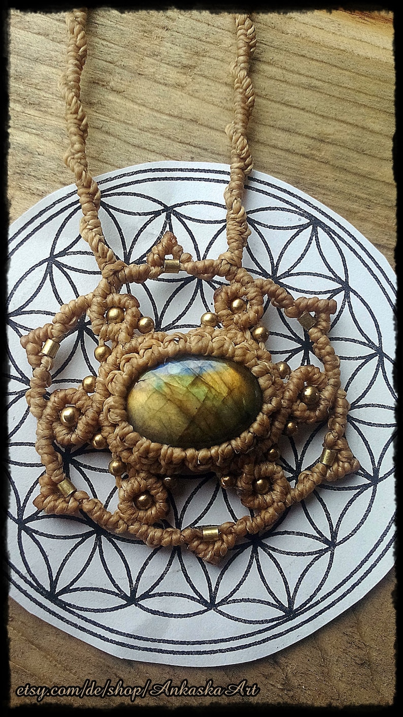 Makramee Necklace with Labradorite and messing Pearl