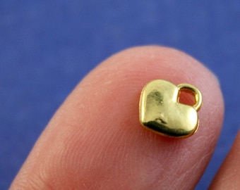 20 pièces -Tiny Heart Charms, 8mm Gold Plated Heart, Heart of Gold, Valentine’s Day Charms, 8mm x 8mm- GP-B0247957