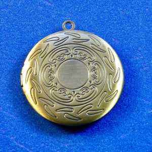 2 pcs -Antique Bronze Locket Pendants, 2 Photo Locket Pendant, Flat Round Locket, Brass Locket, 36x32.5x6mm- AB-kk-p141-51-nr-NB
