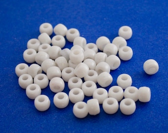 1100 perline in vetro da 4 mm, colore metallizzato, 6/0, perline per pony, trasparenti, mini perline per bambini, perline metalliche, colori assortiti, verde/blu