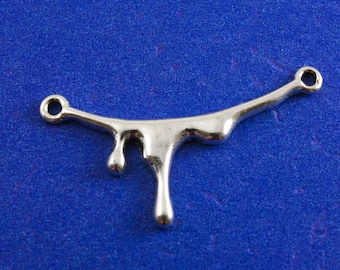 5 piezas -Mordedura de vampiro, mancha de sangre de plata antigua de 41 mm, conectores de Halloween, goteo de sangre, 41 mm (1-5/8") x 22 mm (7/8")- AS-B0083001