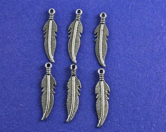 Ein Sterling Silber Kleiner Doppelseitiger Feder Charm Anhänger