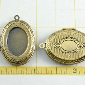 2 Pcs antiqued Brass Oval Locket