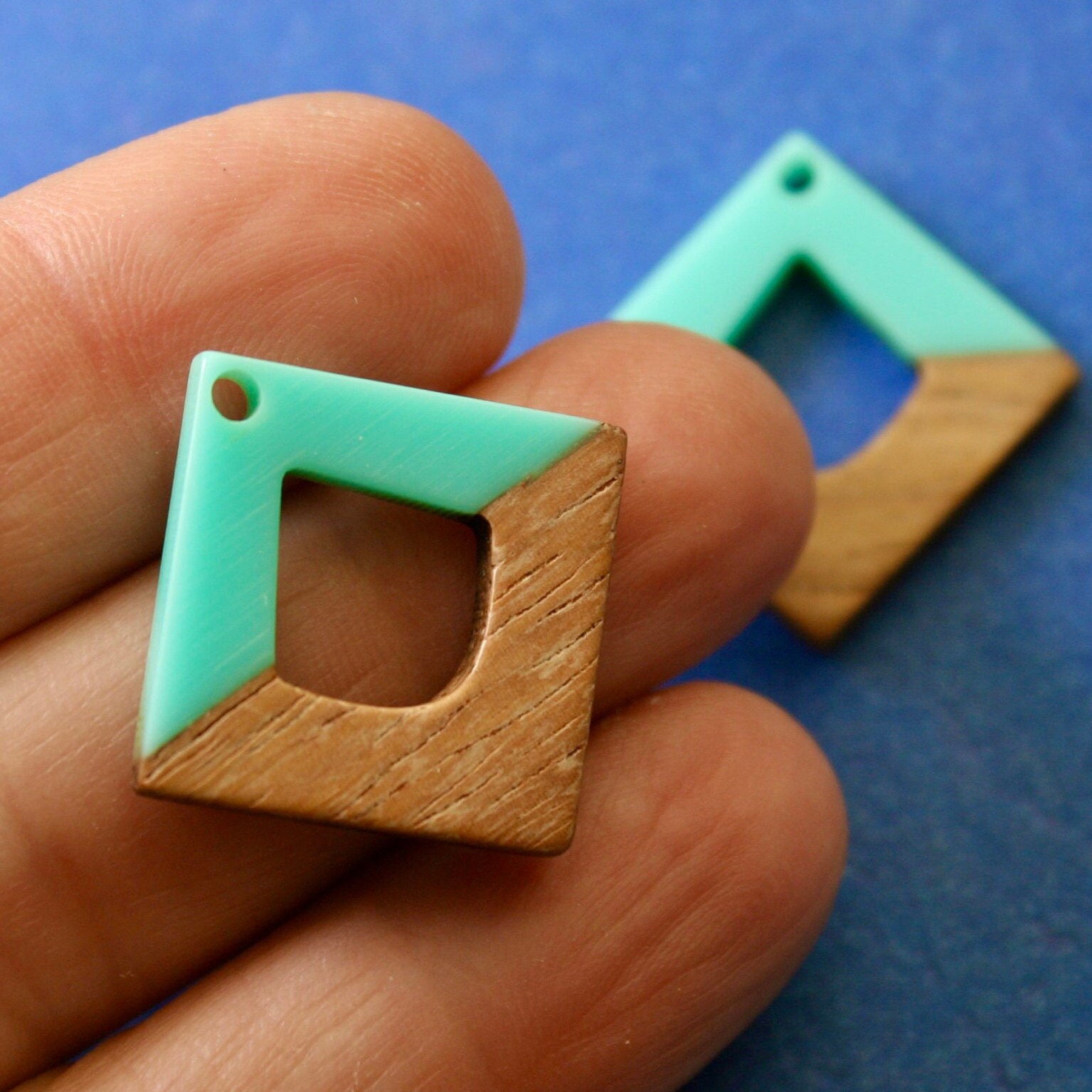 初売りセール and wood Pieces 2 Green Etsy - RES-B0221882 20mm X 20mm  Components, Jewelry Wood Charms, Square Resin Blue コレクション