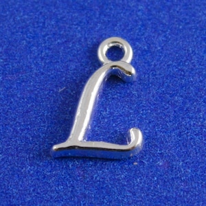 1 o 4 piezas- Silver Script Initial L, Silver Plate Alphabet Charm L, Letra L, Monograml L