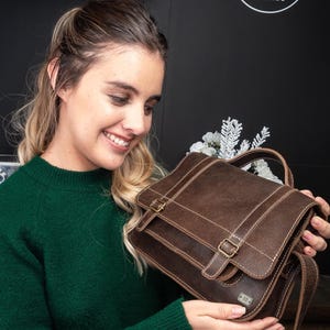 Petit sac à bandoulière fait main, sac d'école rétro marron, sac cartable en cuir vintage pour femme, mini sac messager pour voyage