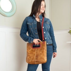 Light tan crossbody leather purse, vintage handbag work style, tan leather bag women, cross body weekend handbag, small casual bag women image 1