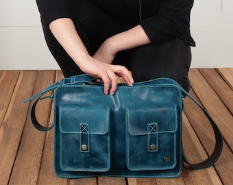 Blue messenger bag women, vintage leather bag blue style, turquoise leather messenger bag, messenger bag jeans outfits, work leather bag