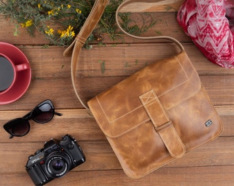 Small Tan Leather Crossbody Bag Vintage Casual Flap Purse, Women's Bag Street Style, Sling Bag for travel, Everyday Crossbody Bag