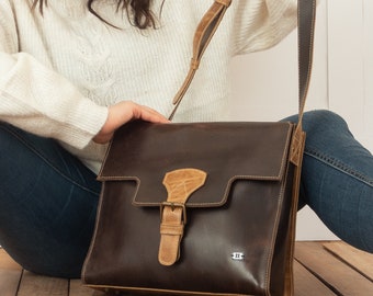 Women cross body bag travel, casual brown leather bag for weekend, crossbody purse jeans outfit, small messenger bag, essential bag for mom