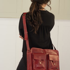 Red leather messenger bag, leather laptop bag for women, cross body work bag, graduation gift, leather shoulder bag women, casual crossbody zdjęcie 3
