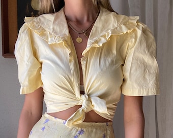 Vintage Pale Yellow Ruffle Collar Short Sleeve Cotton Button Up Blouse Top Made in USA