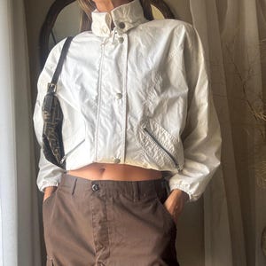 Vintage London Fog White Windbreaker Parka Rain Jacket Concealable Hood High Neck Funnel Neck Bomber Padded Shoulders Silver Snap Buttons
