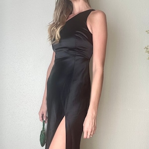 Stunning Secondhand Black Asymmetrical One Shoulder Evening Gown Dress image 2