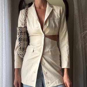 Preloved Fitted Cream Blazer with Side Cutout