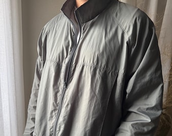 Parka corta-vento leve cinza vintage: gola alta, zíper frontal