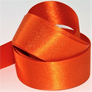 Fita Laranja Queimada com um Toque de Glitter Dourado 25 mm de largura. Perfeita para Embrulhos de Presentes, Natal, Papelaria de Casamento, Artes e Ofícios
