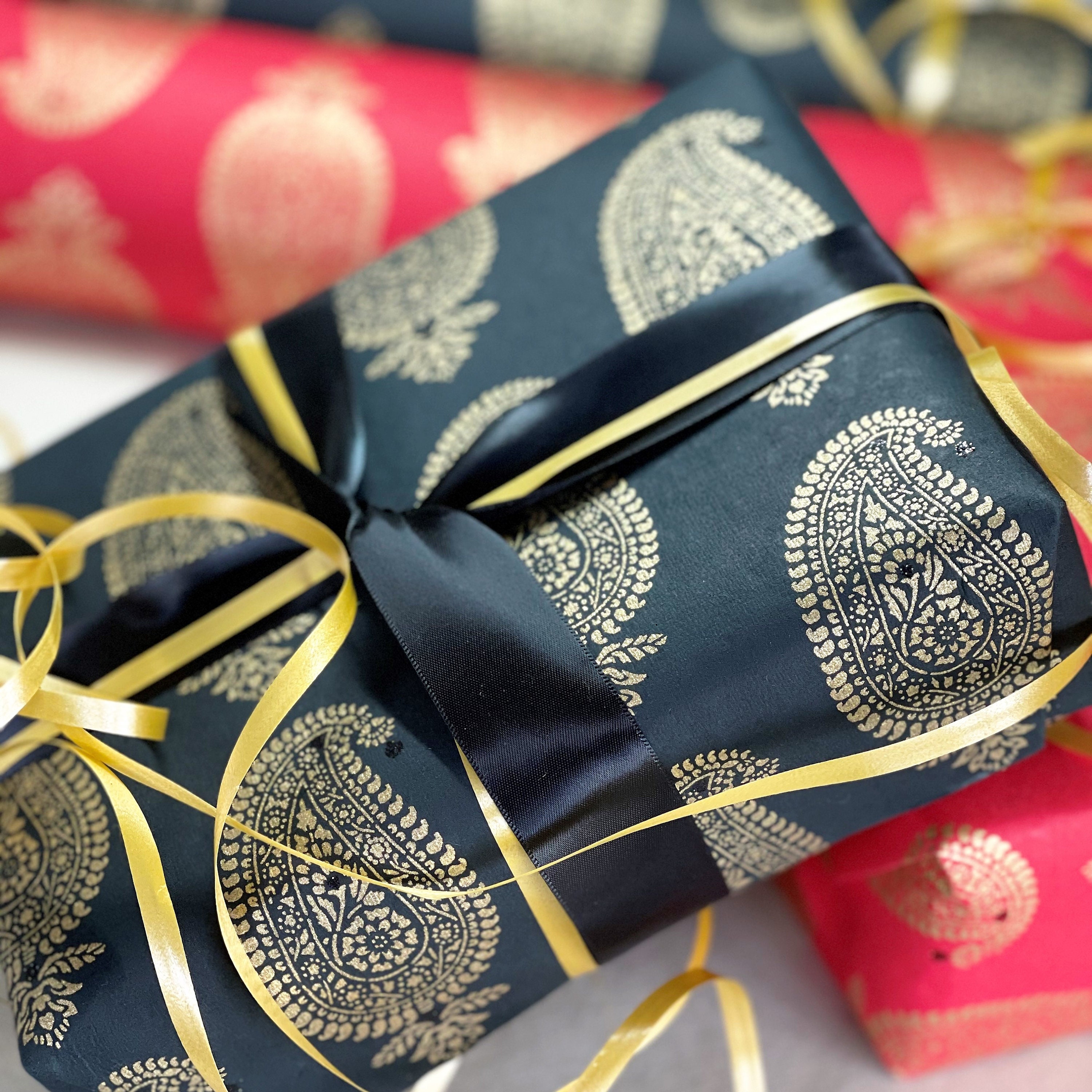 Papier cadeau de Noël doré durable avec sapins blancs - rouleau de papier  cadeau de 50 m