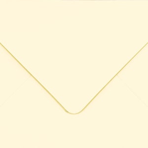 Confezione da 100 buste in miniatura C7 avorio 81 mm x 111 mm gommate. Adatte per biglietti A7, RSVP, semi, biglietti gratta e vinci, fioristi, compleanni, Natale
