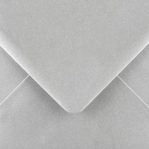 Buste argentate da 5" x 7" Metallic Pearl Shimmer 133 mm x 184 mm Gommate. Perfette per biglietti di auguri, Natale, cancelleria per matrimoni, buoni