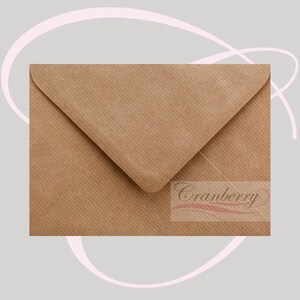 Paquet de 500 enveloppes côtelées C7. Mini brun naturel recyclé 81 mm x 111 mm. Convient pour RSVP, graines, cartes à gratter, art floral, notes de remerciement